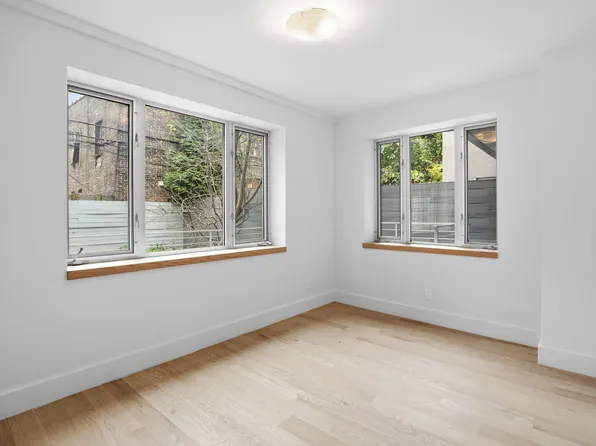 107 Waverly Avenue image 8 of 23