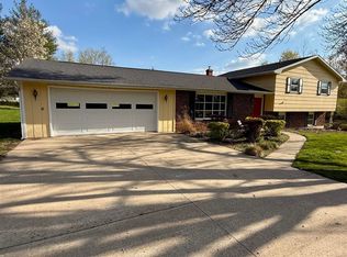 490 Windy Woods Dr, Hamilton, IL 62341