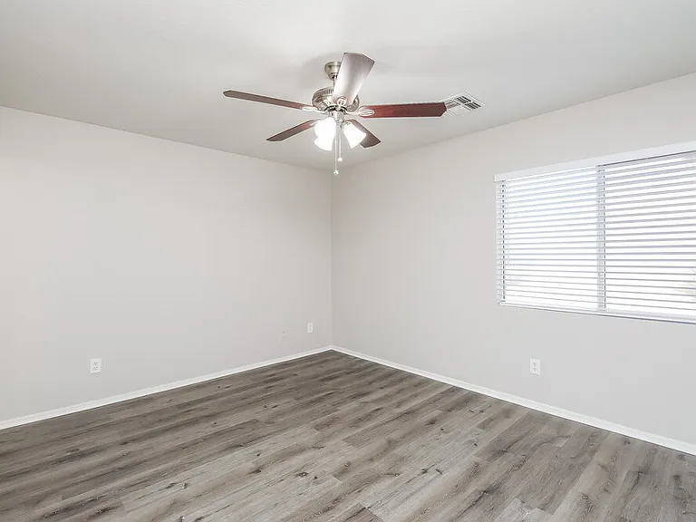 11834 W Sunnyside Dr — Photo 9