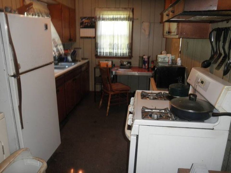 2nd image of 2403 N River Blvd
