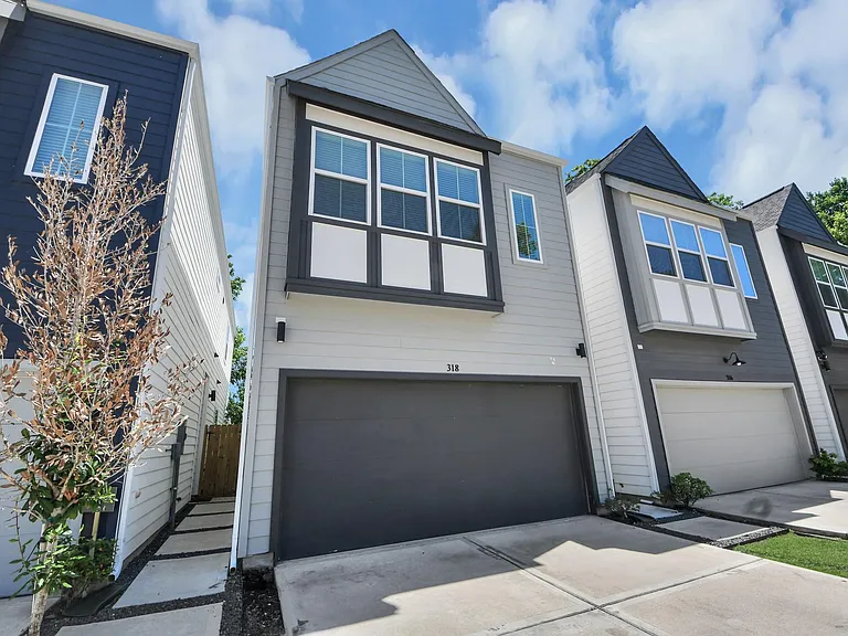 318 Neyland St — Photo 3