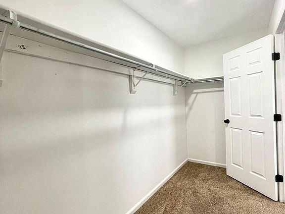4th image of 809 Ingersol Dr