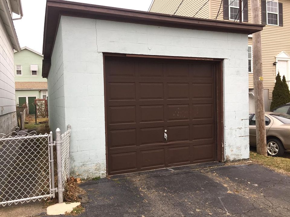 2nd image of 303 Putnam St