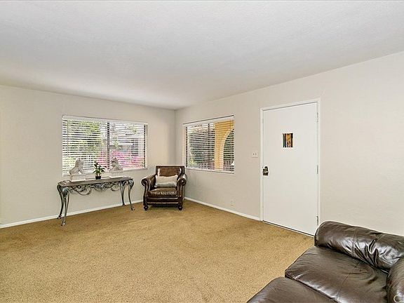 3rd image of 611 E Graves Ave