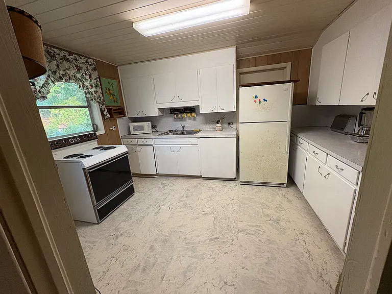 4391 Kelly Ave #1 — Photo 6