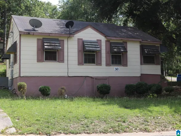 30 McArthur Dr, Anniston, AL 36201