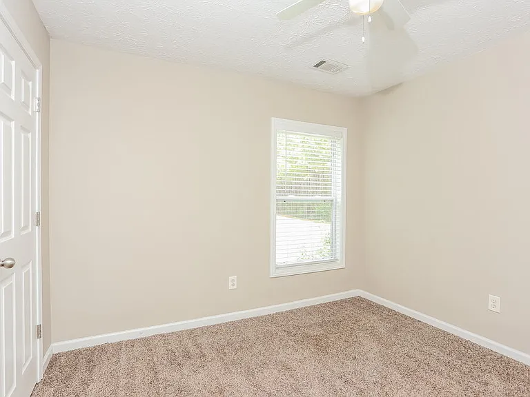 398 Glenleigh Dr — Photo 15