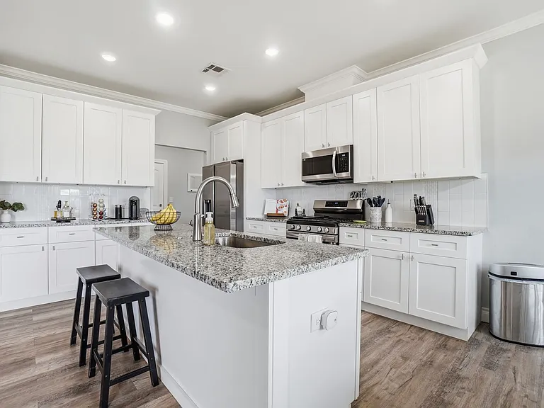 4254 Mesa Dr — Photo 6