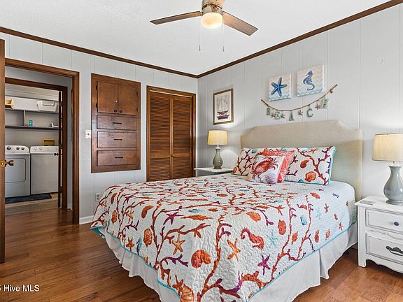 5th image of 552 Ocean Boulevard W