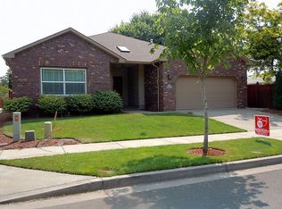 2218 Blue Heron Ln, Eugene, OR