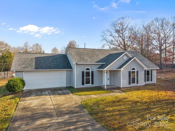 831 White Oak Ln, Matthews, NC 28104