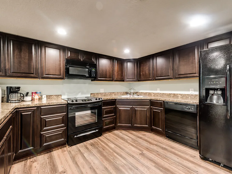 Avery Trace Clubhouse Kitchen