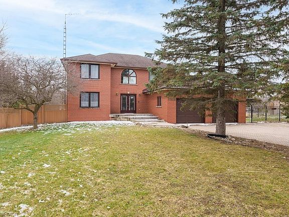 3rd image of 1055 Golf Club Rd