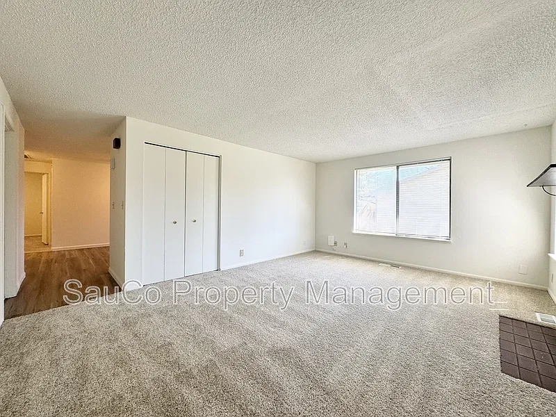 2 bed, 1.0 bath, 984 sqft, $1,900 — Photo 3