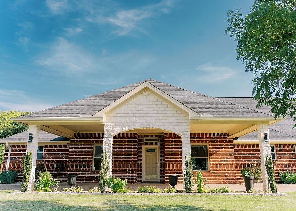 1st image of 2016 Maplewood Dr