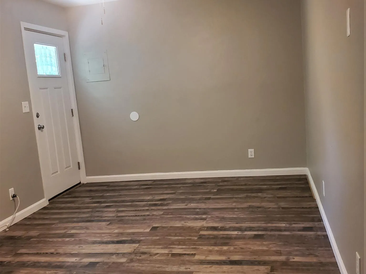 2 bed, 1000 sqft, $1,300 — Photo 1
