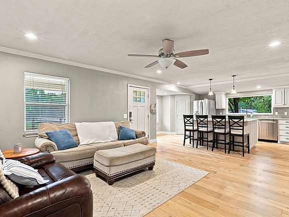 4th image of 60 Whippoorwill Dr