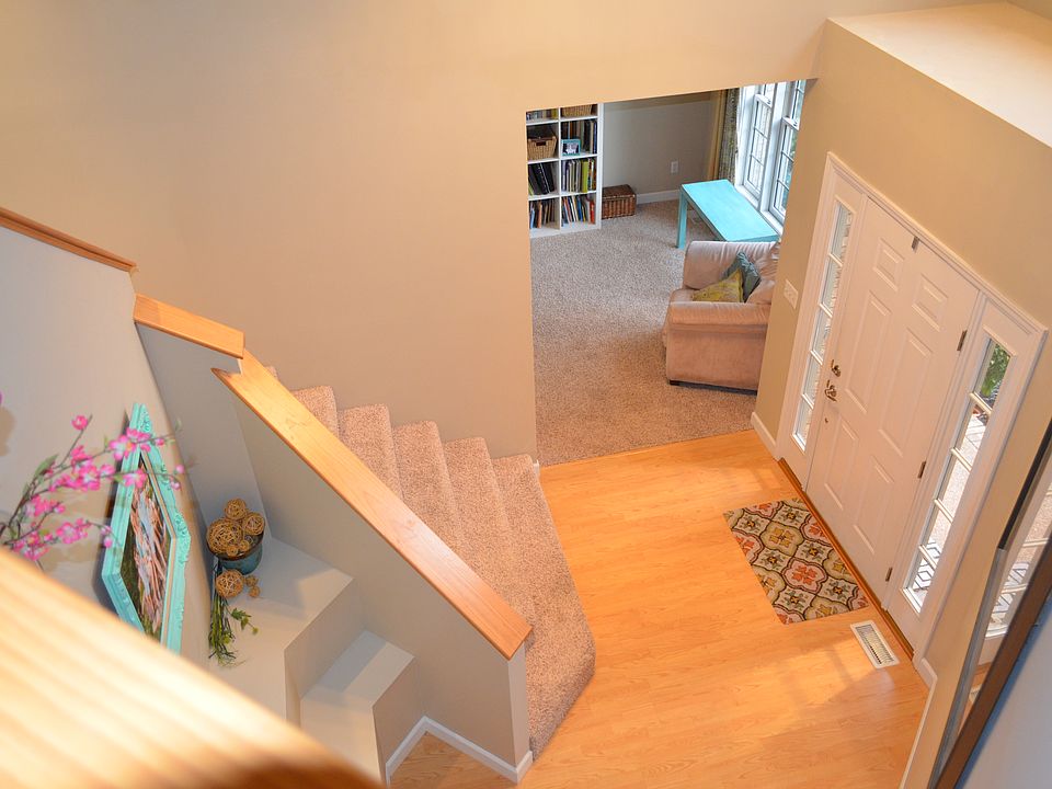 1st image of 208 Fairfax Dr