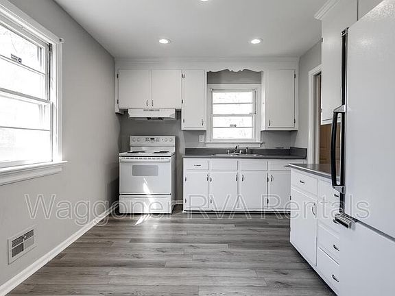 3rd image of 822 Irby Dr