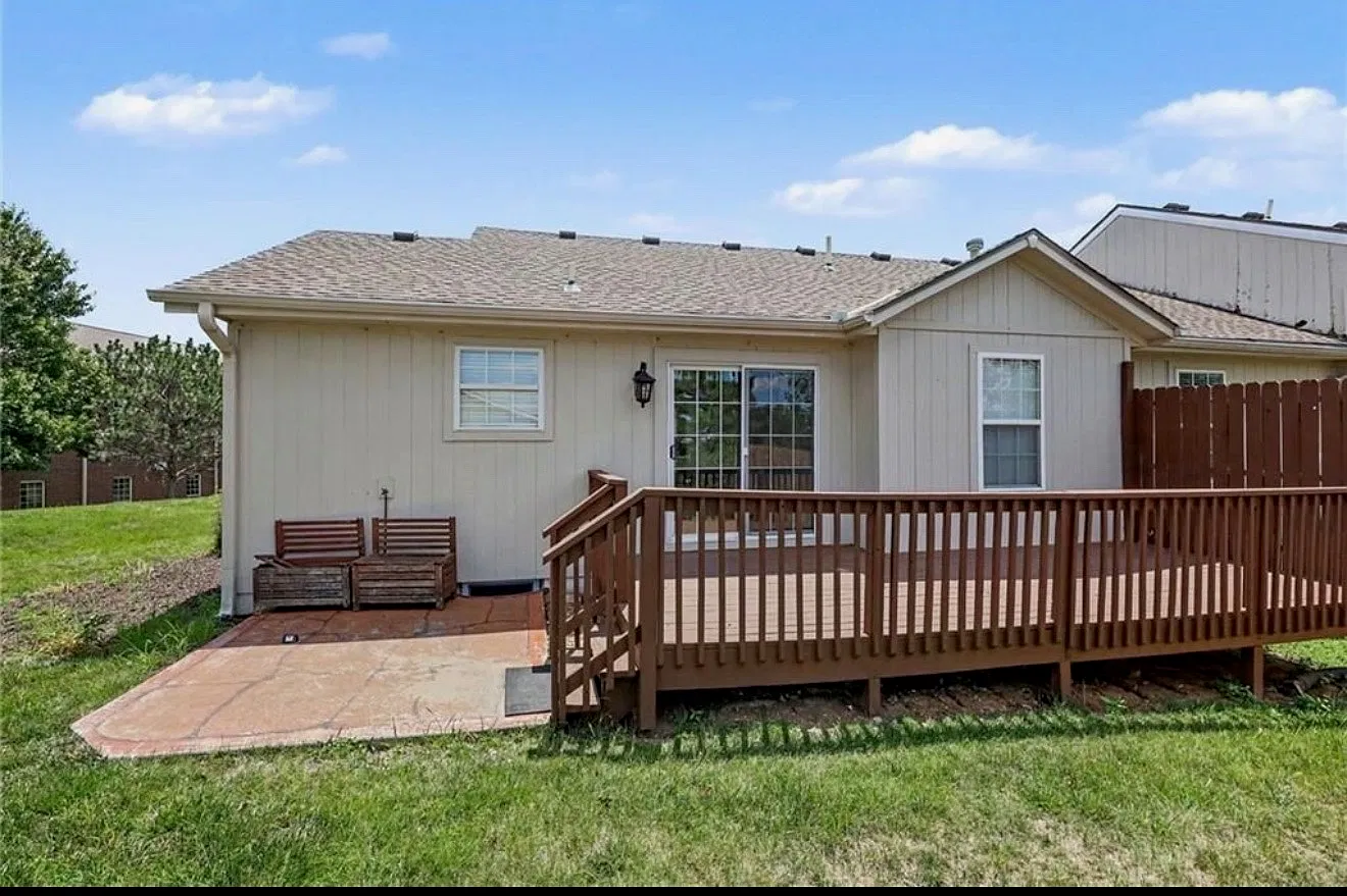 3 bed, 1188 sqft, $2,100 — Photo 2