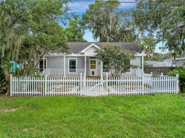 504 2nd St W, Darien, GA 31305