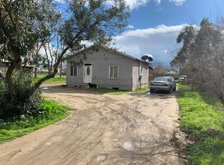 831 W Compton Ave, Pixley, CA 93256