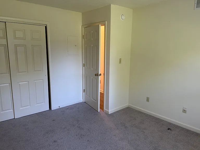319 Anthony Dr — Photo 5