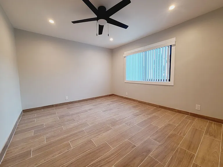 1819 S Manhattan Pl — Photo 8