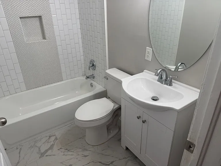305 Sylvania Ave — Photo 2