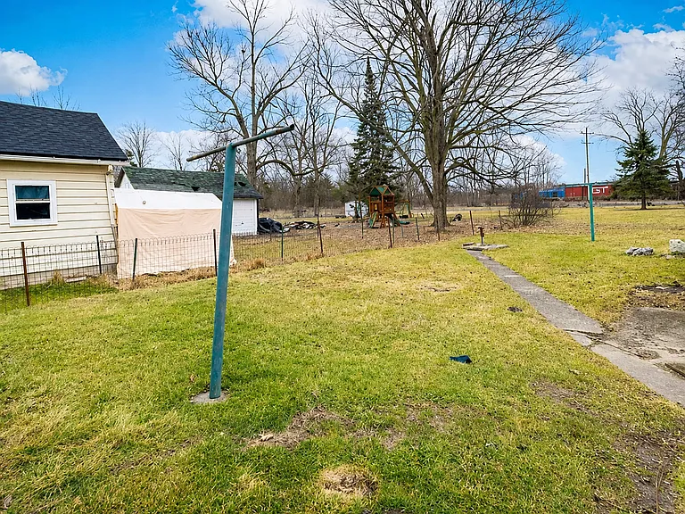 1543 Maine St — Photo 15