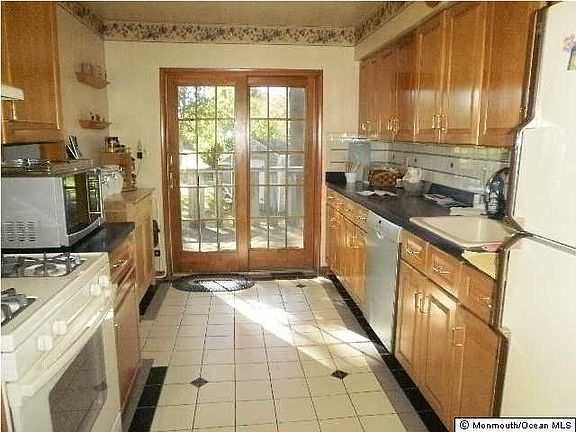 4th image of 1431 Windsor Ave