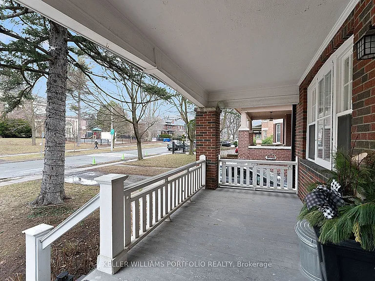 145 Glengrove Ave W — Photo 4