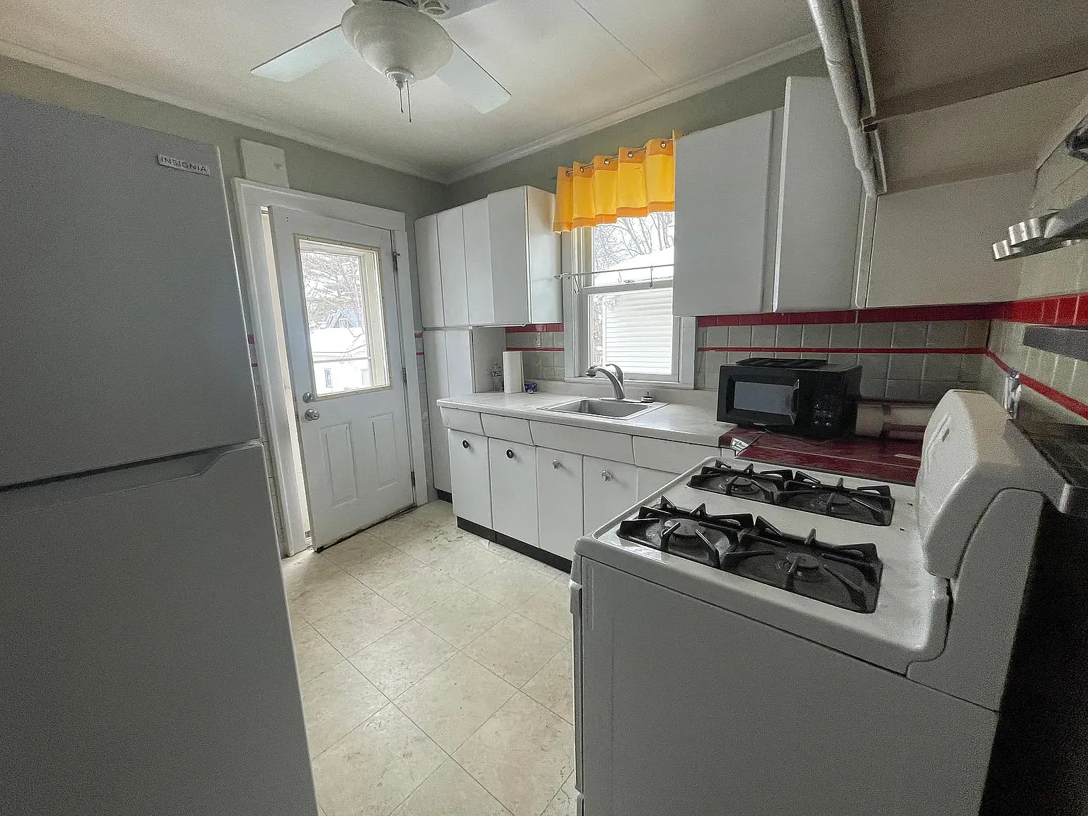 3 bed, 2613 sqft, $2,400 — Photo 4