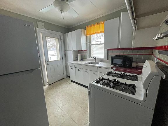 4th image of 439 Snelling Ave S
