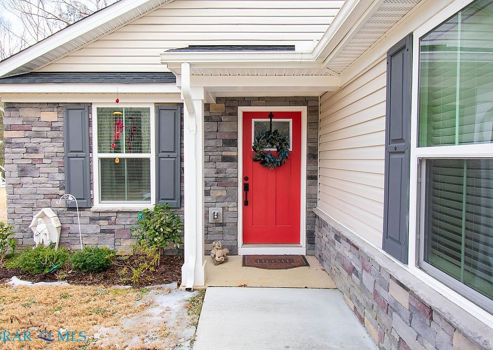 1st image of 290 Pleasants Ln