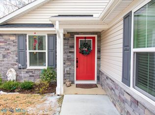 290 Pleasants Ln, Kilmarnock, VA 22482