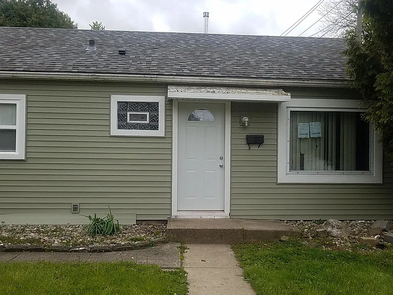 345 Kinsmoor Ave — Photo 1