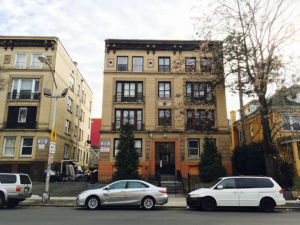 1st image of 326 Park Ave Bsmt 2