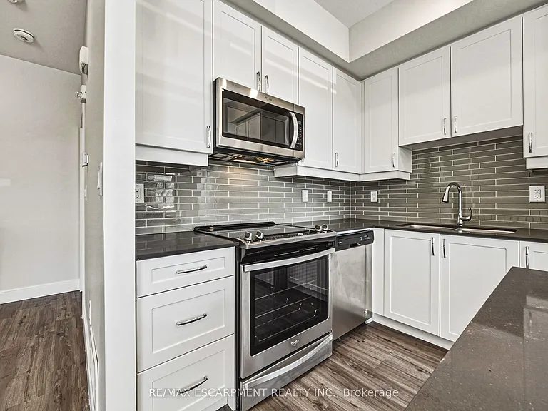 2061 Prospect St #214 — Photo 9