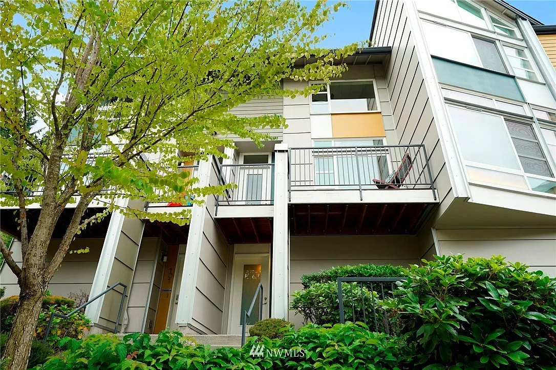 2 bed, 1200 sqft, $3,400 — Photo 3