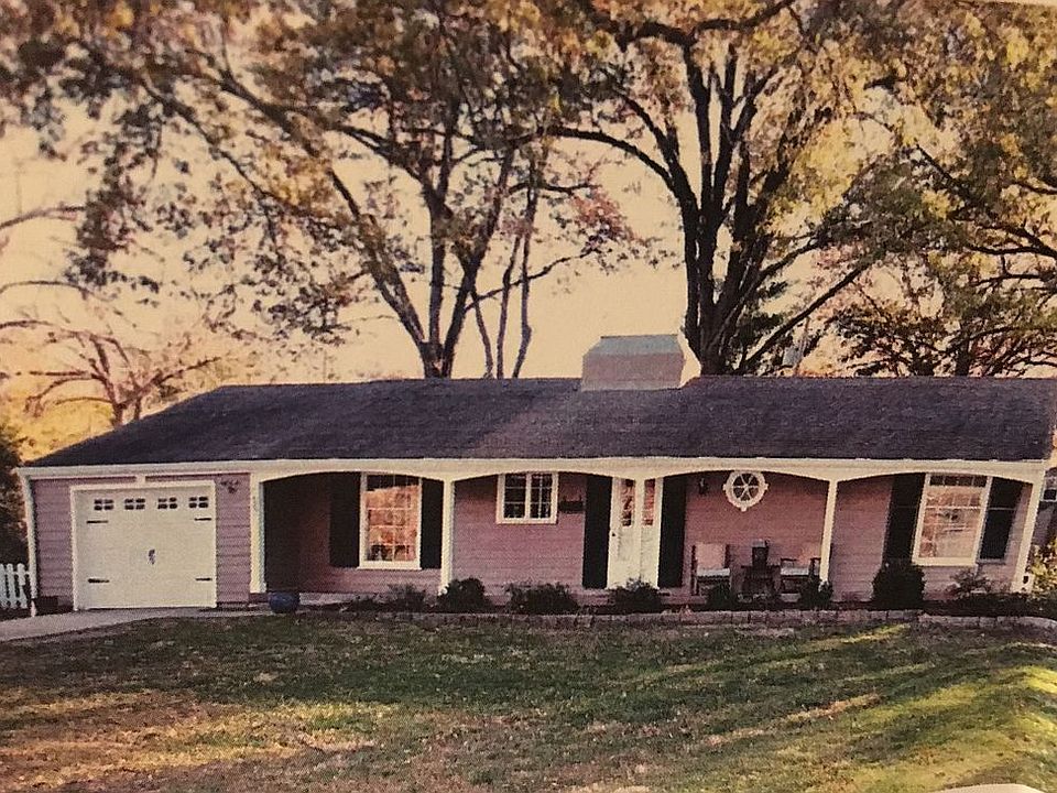 1st image of 7429 Village Dr
