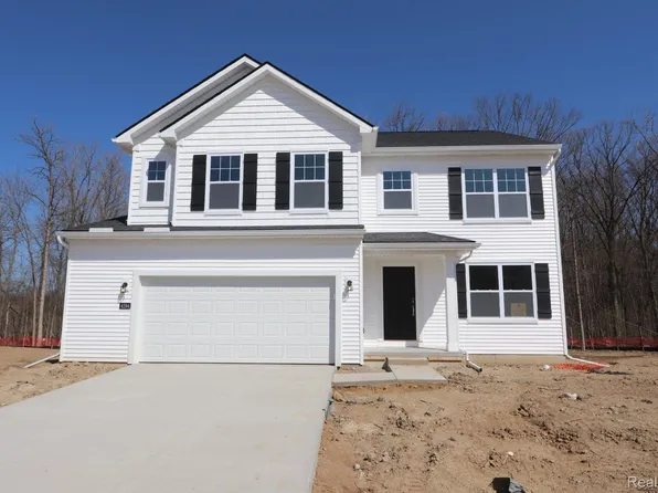 4294 Oak St, Grand Blanc, MI 48439