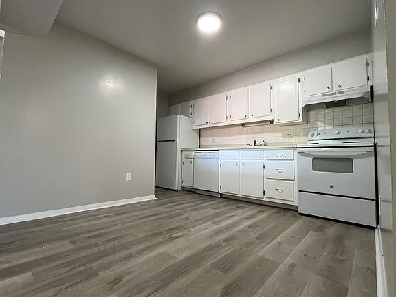 2nd image of 709 Drew Ave NE APT 2