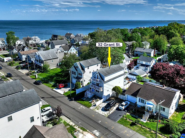 32 Grant St — Photo 1