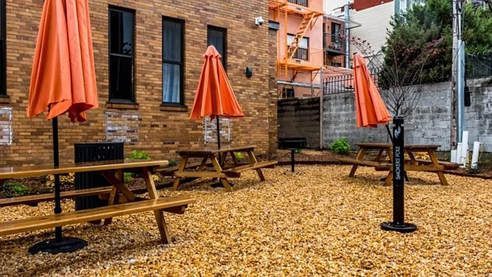 Rented by Nooklyn NYC LLC | media 102