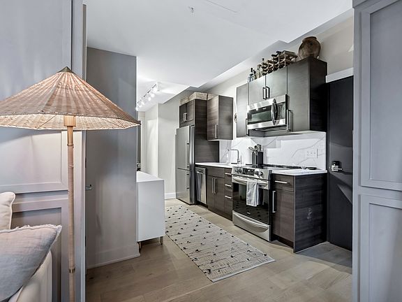 4th image of 182 Waterman St #2A