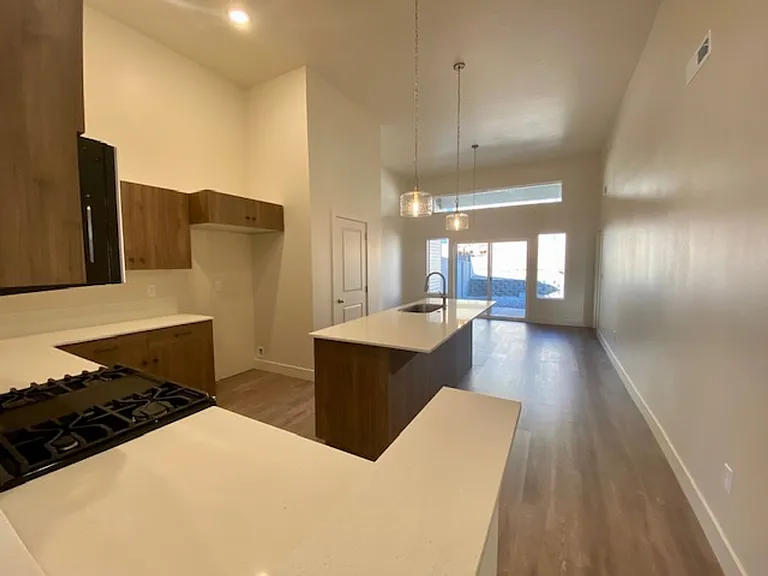 939 S 25 W — Photo 8