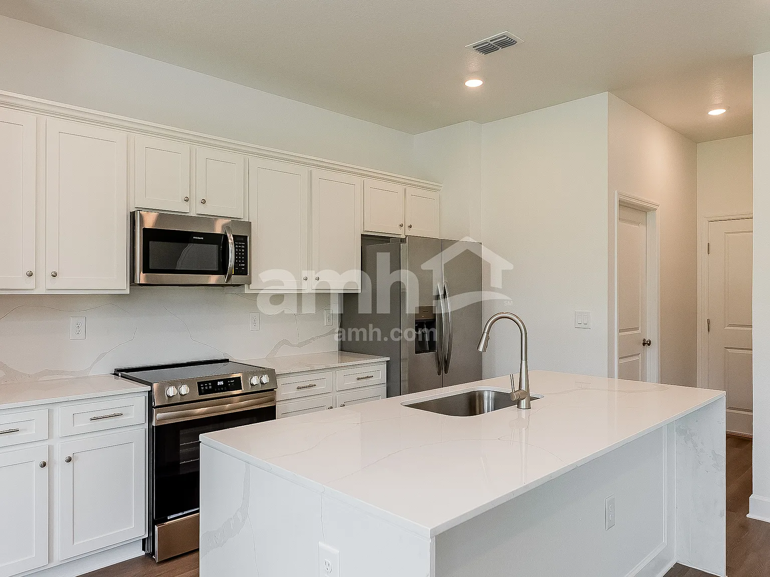 4 bed, 2.5 bath, 1977 sqft, $2,535 — Photo 3