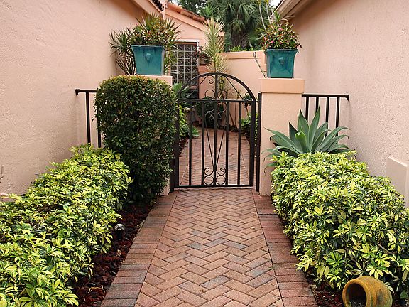 3rd image of 5100 Pelican Cove Dr