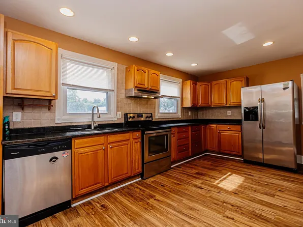 901 E Penn Valley Rd, Morrisville, PA 19067